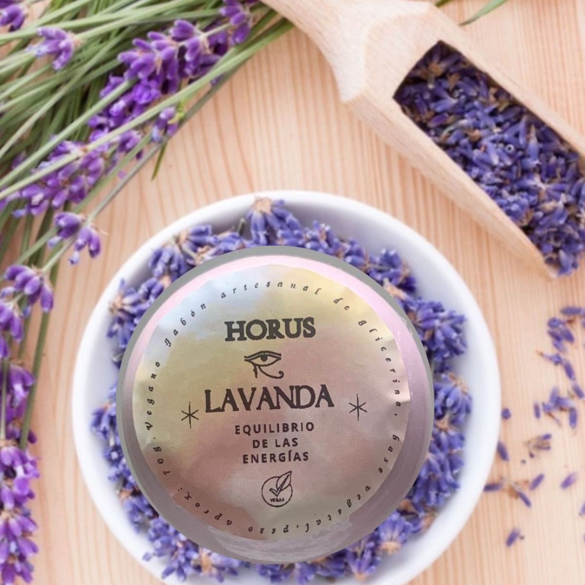 SABONETE ARTESANAL REDONDO DE LAVANDA COM ERVAS 70g -VEGAN-